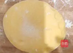 Illustration of how to make pumpkin lotus leaf cake 1