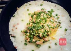 Illustration of how to make luncheon meat, crab sticks and green onion pancakes 6