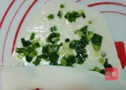 Illustration of how to make scallion pancake 8