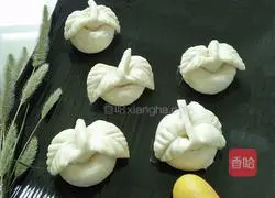 Illustration of how to make small apple steamed buns 16