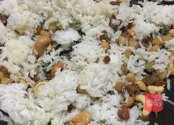 Seafood Nut Egg Fried Rice Recipe Illustration 7