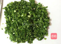 Illustration of how to make fried leek and pork dumplings 1