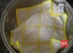 Illustration of how to make steamed buns with cabbage, fungus and pork stuffing 5