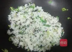 Illustration of how to make fried rice with vegetables and bacon 3