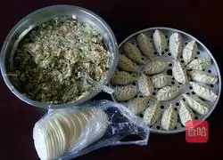 Illustration of how to make green onion, mushroom and pork dumplings 3