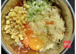 Illustration of how to make corn kernel potato pancakes 5