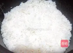 Illustration of how to make barbecued pork, cabbage and fried rice 3