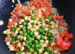 Pineapple Curry Fried Rice Recipe Illustration 7