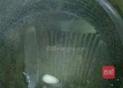 Illustration of how to make green onion layer cake 1