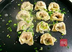 Illustration of how to make pan-fried wontons 8