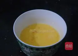 Illustration of how to make bacon and egg fried rice 3