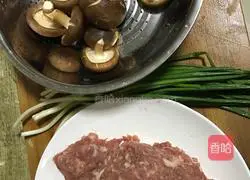 Illustration of how to make mushroom and pork dumplings 1