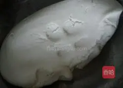 Illustration of how to make glutinous rice balls stuffed with rose sugar and wine 1