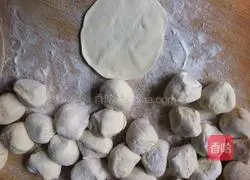 Illustration of how to make mutton and carrot dumplings 6