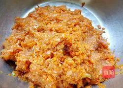 Illustration of how to make pork and carrot dumplings 6