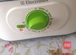 Illustration of how to make two-color flower steamed buns 17