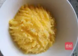 Illustration of how to make coconut croissants 6