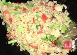 Illustration of how to make fried rice 4