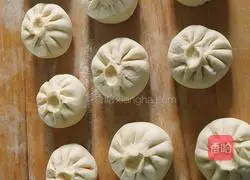 Illustration of how to make plain buns 12