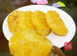 Illustration of how to make egg steamed bun slices 7