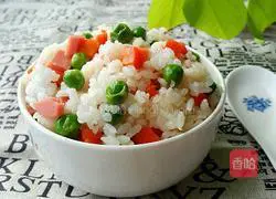 Illustration of how to make braised rice with peas and carrots 9