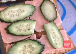 Illustration of how to make improved sandwiches 6