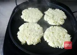 Illustration of how to make fried rice cakes 8