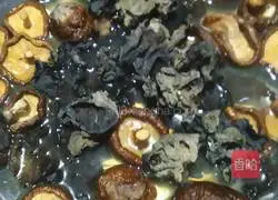 Illustration of how to make fungus and mushroom dumplings 1