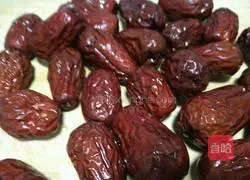 Illustration of how to make milky red date steamed buns 1