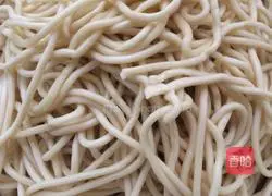 Illustration of how to make scallion oil noodles 4