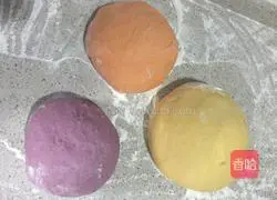 Illustration of how to make colorful steamed buns 1