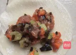 Illustration of how to make juicy Yuanbao dumplings 13