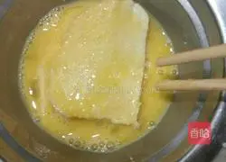 Illustration of how to make egg-flavored steamed bun slices 3