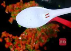 Illustration of how to make colorful pepper fried rice 15