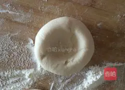 Illustration of how to make wine lees and red date steamed buns 10