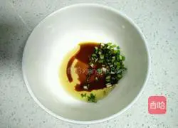 Illustration of how to make wontons stuffed with mushrooms 19