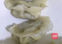 Illustration of making dumplings stuffed with shredded radish 24