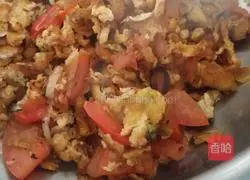 Illustration of how to make tomato and egg fried rice 4