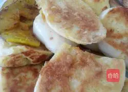 Illustration of how to make egg steamed bun slices 4