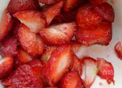 Handmade strawberry glutinous rice balls Illustration of how to do it 2