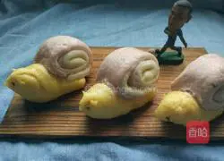 Illustration of how to make small snail steamed buns 12