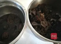 Illustration of how to make pork and green bean dumplings 2