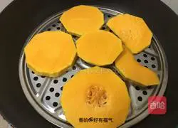 Illustration of how to make pumpkin pie with zhixiang bean paste filling 2