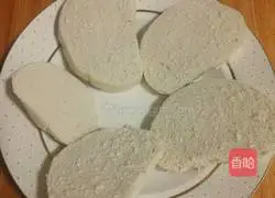 Illustration of how to make golden steamed bun slices 1