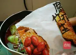 Illustration of how to make spicy crayfish flavored snail noodles 14