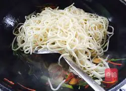 Illustration of how to make vegetarian fried noodles 9