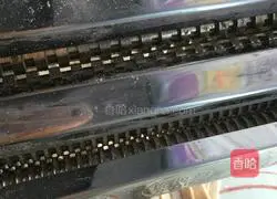 Illustration of how to make noodles 3