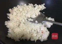 Illustration of how to make fat and fragrant fried rice 3