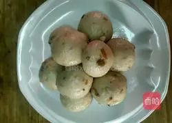Illustration of how to make eight treasure steamed buns 8
