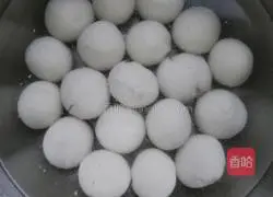 Illustration of how to make crispy fried glutinous rice balls 3